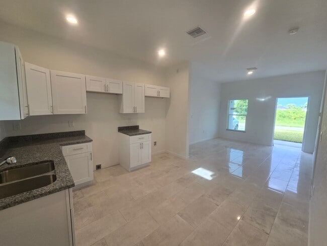 Building Photo - Brand New 2/2/1- SW Lehigh Acres