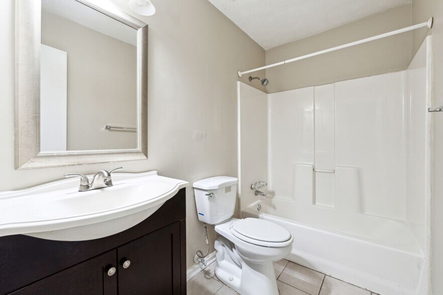 Building Photo - 4326 Dogwood Farms Dr