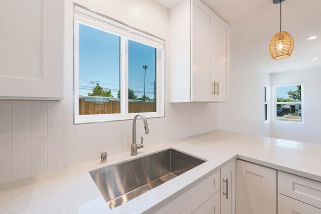 Building Photo - New Torrance Home!