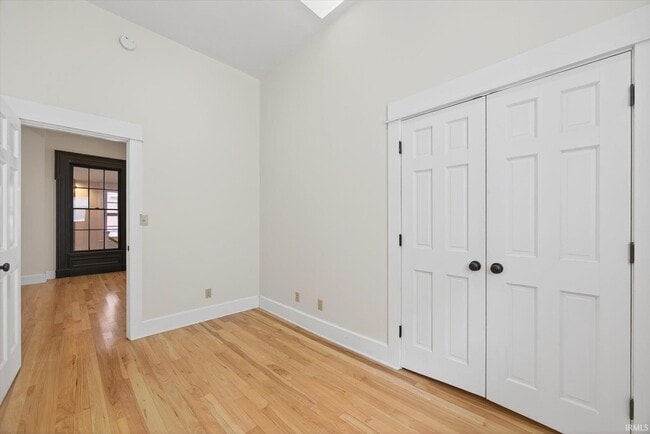 Building Photo - 114 E 6 St