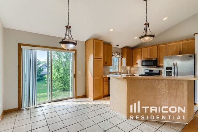 Building Photo - 783 Harrison Dr