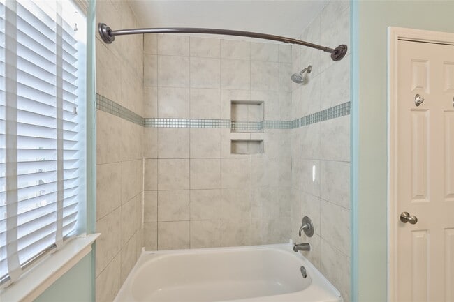 Building Photo - 39 N Walden Elms Cir