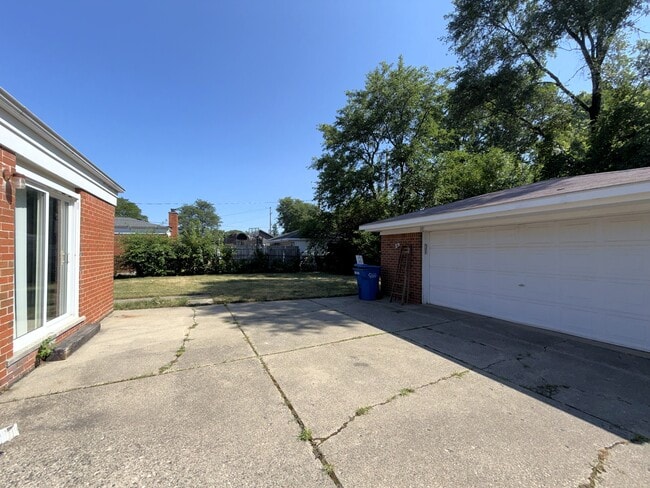 Building Photo - 31846 Regal Dr