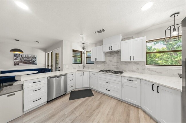 Building Photo - 6002 Mt Bonnell Rd