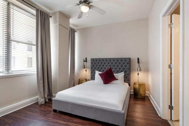 Building Photo - 925 Common St