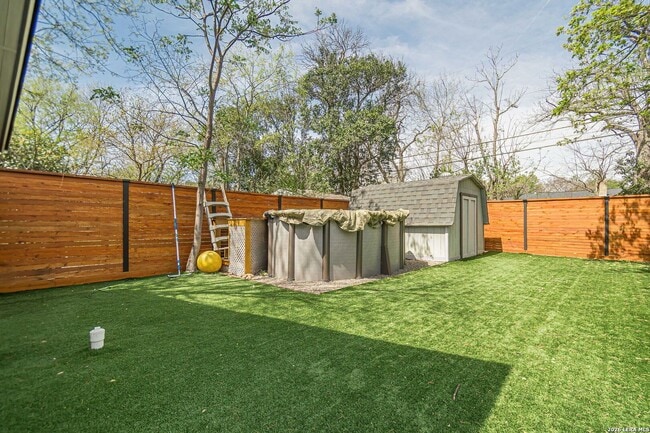 Building Photo - GORGEOUS 4-BEDROOM HOME IN TERRELL HEIGHTS