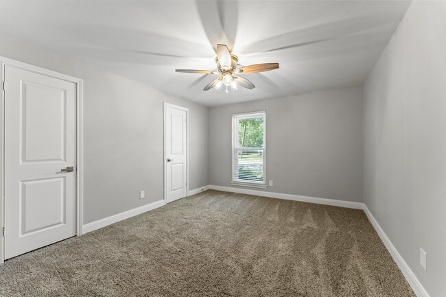 Building Photo - 2515 Blue Willow Dr