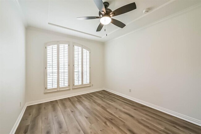 Building Photo - 1202 Maroon Ln