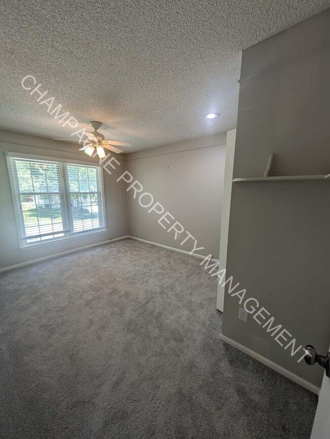 Building Photo - GORGEOUS LENEXA HOME FOR RENT - FLAT ROCK ...