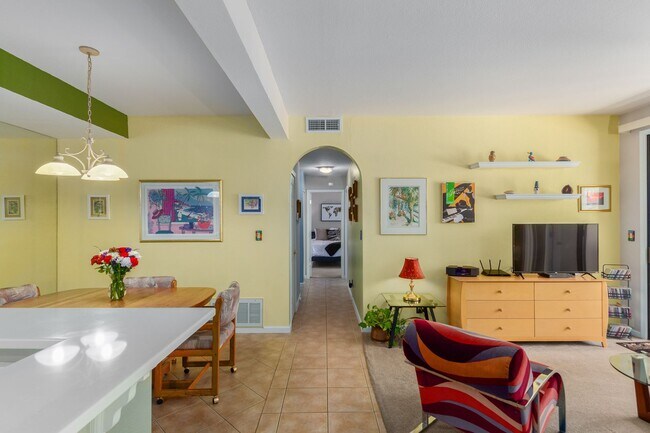 Building Photo - Two bedroom condo