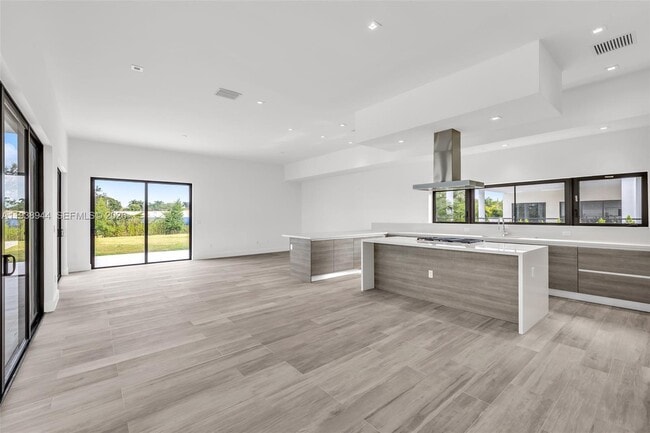 Building Photo - 16699 Botaniko Dr N