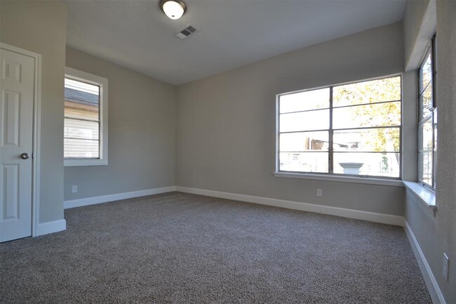 Building Photo - 7604 Avenue I