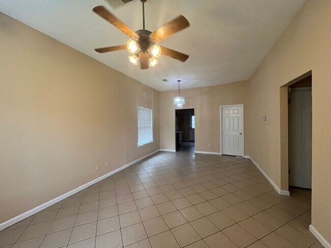 Building Photo - Renovated 2 Bedroom 2 Bath Home for Rent!