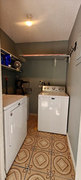 Building Photo - 1230 Block Island Rd