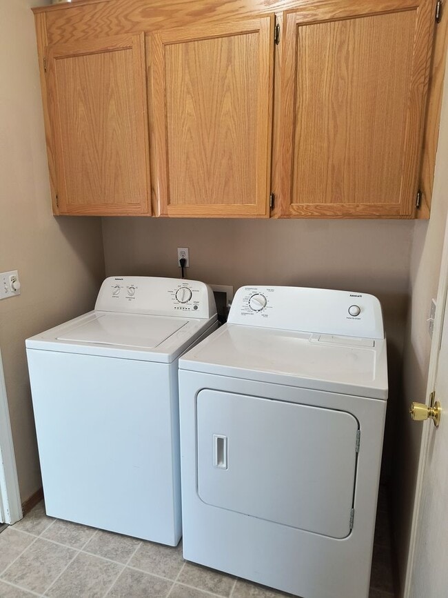 Building Photo - 3 Bedroom Home in West Valley!
