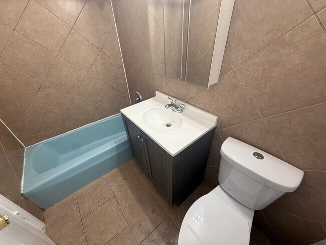 Building Photo - 9575 Maple Dr