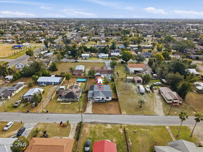 Building Photo - 1808 Chestnut Ave