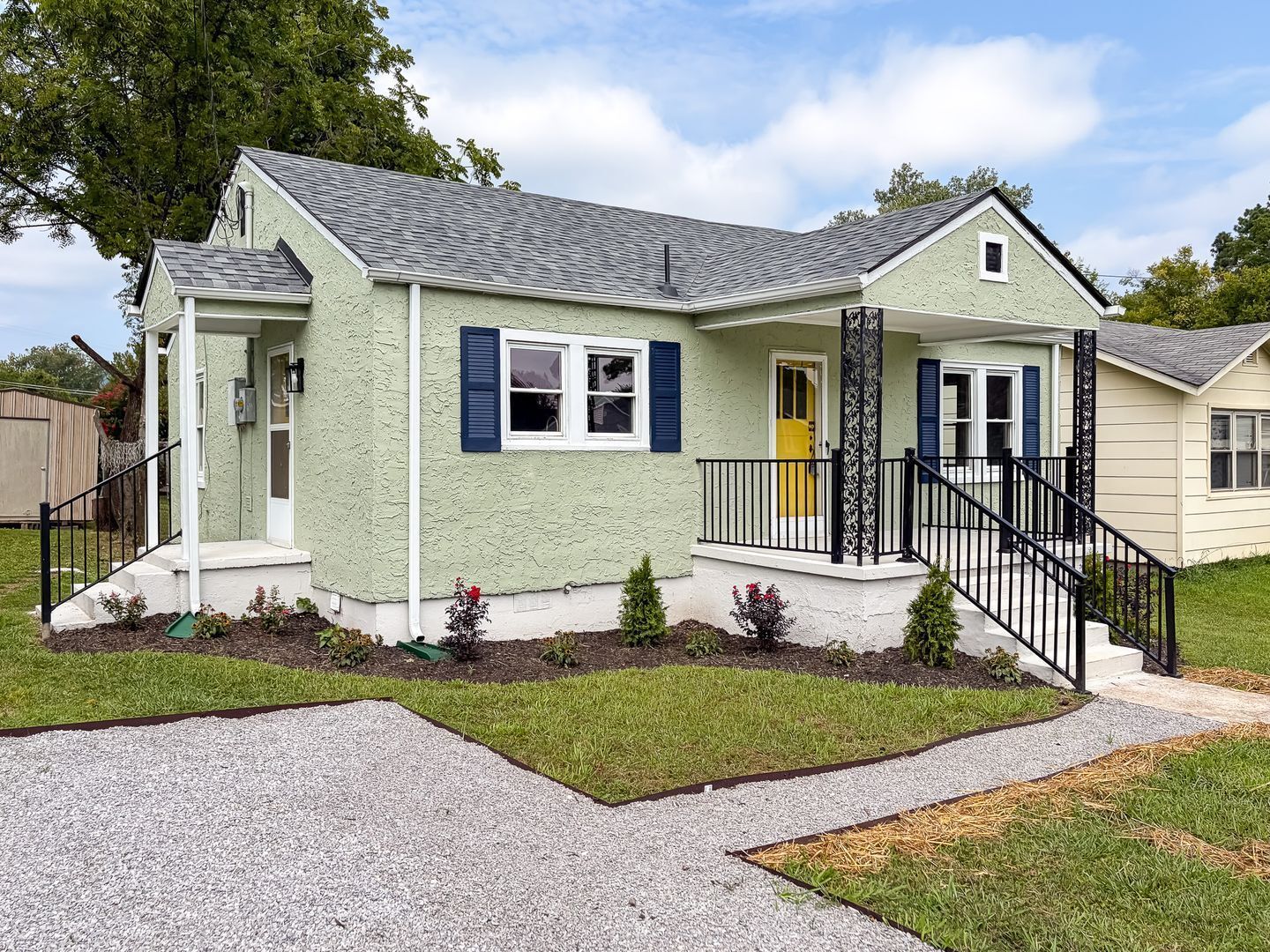 Building Photo - 825 Henderson Ave