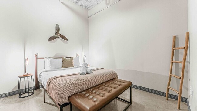 Building Photo - 555 Evergreen St