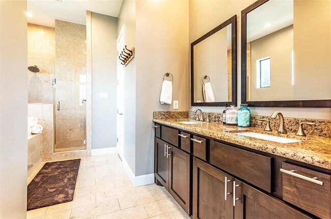 Building Photo - 2510 Chenevert St