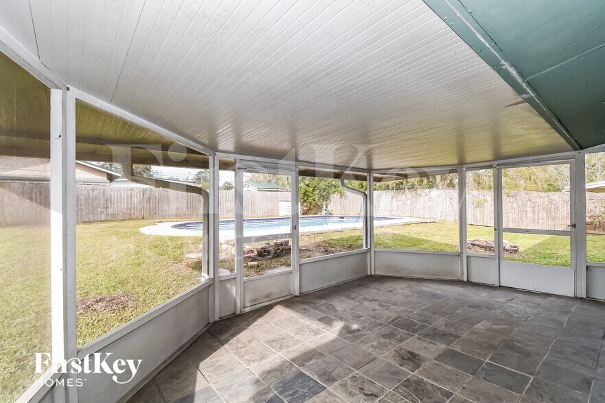 Building Photo - 878 Westgate Dr