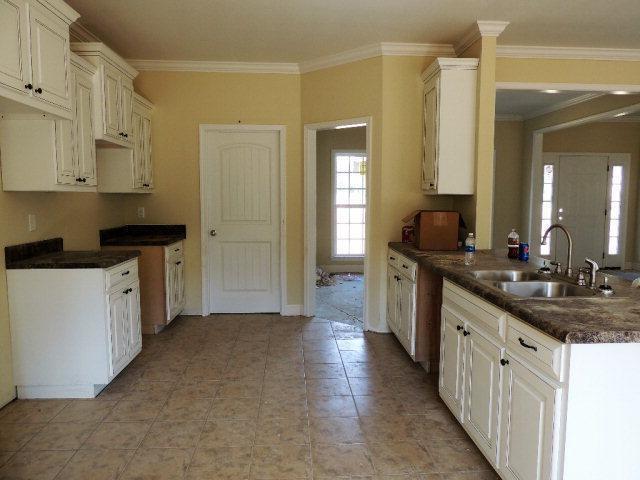 Building Photo - 634 Winifred Rd