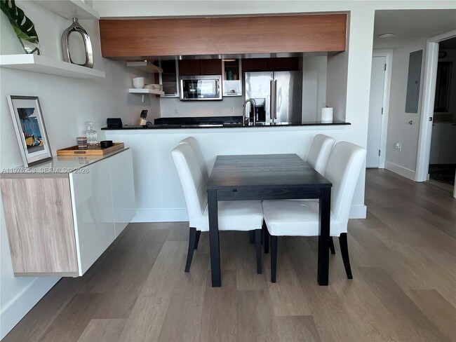 Building Photo - 1800 N Bayshore Dr