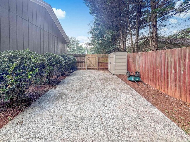 Building Photo - 1552 Blackwell Rd
