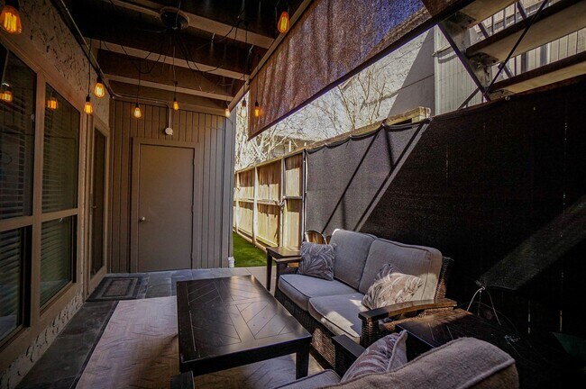 Building Photo - 5711 Sugar Hill Dr