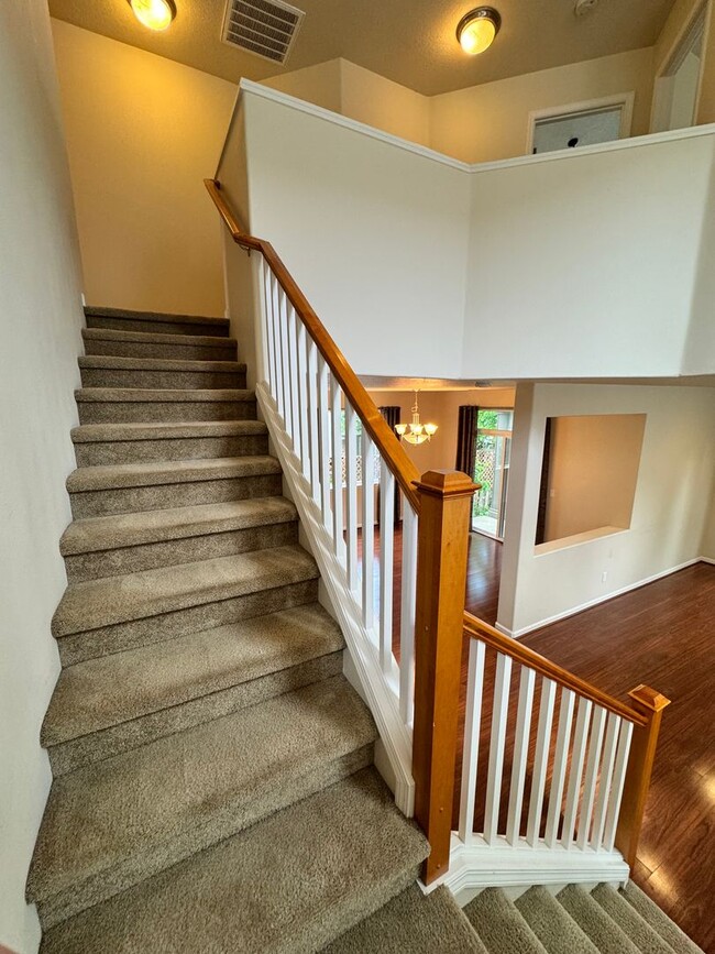 Building Photo - FOR RENT - SUPER CLEAN 4 BEDROOM, 2.5 BATH...