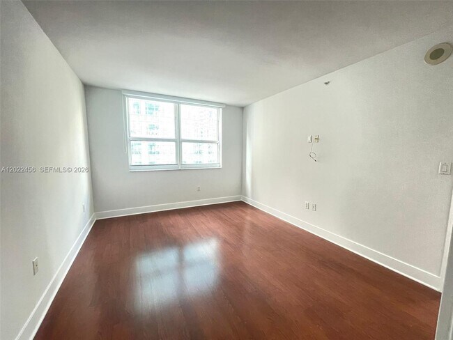 Building Photo - 1155 Brickell Bay Dr