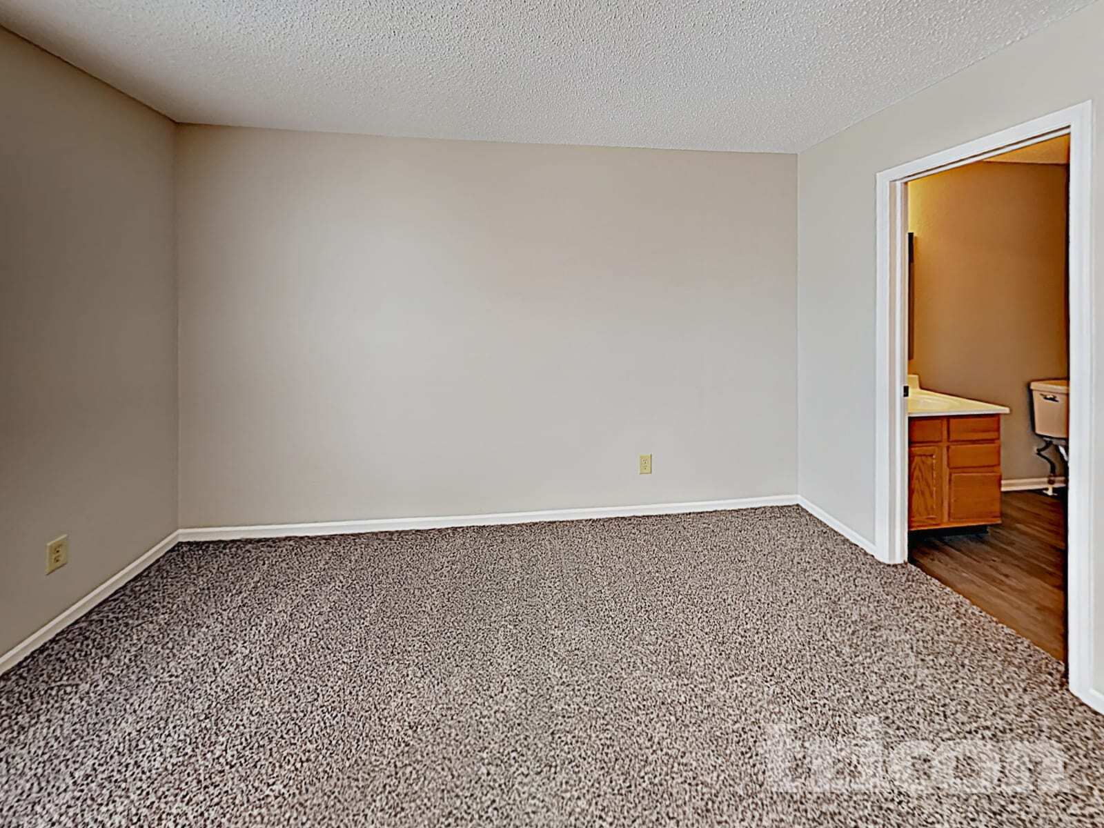 Building Photo - 2875 Ludwig Dr