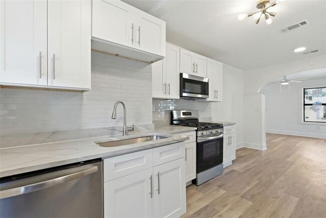 Building Photo - 1326 13th Ave S