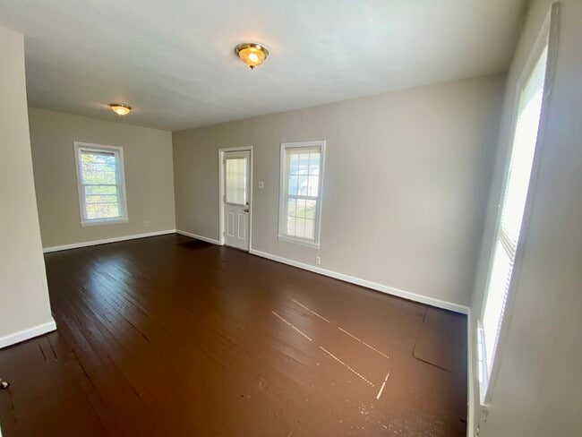 Building Photo - 328 Lease St