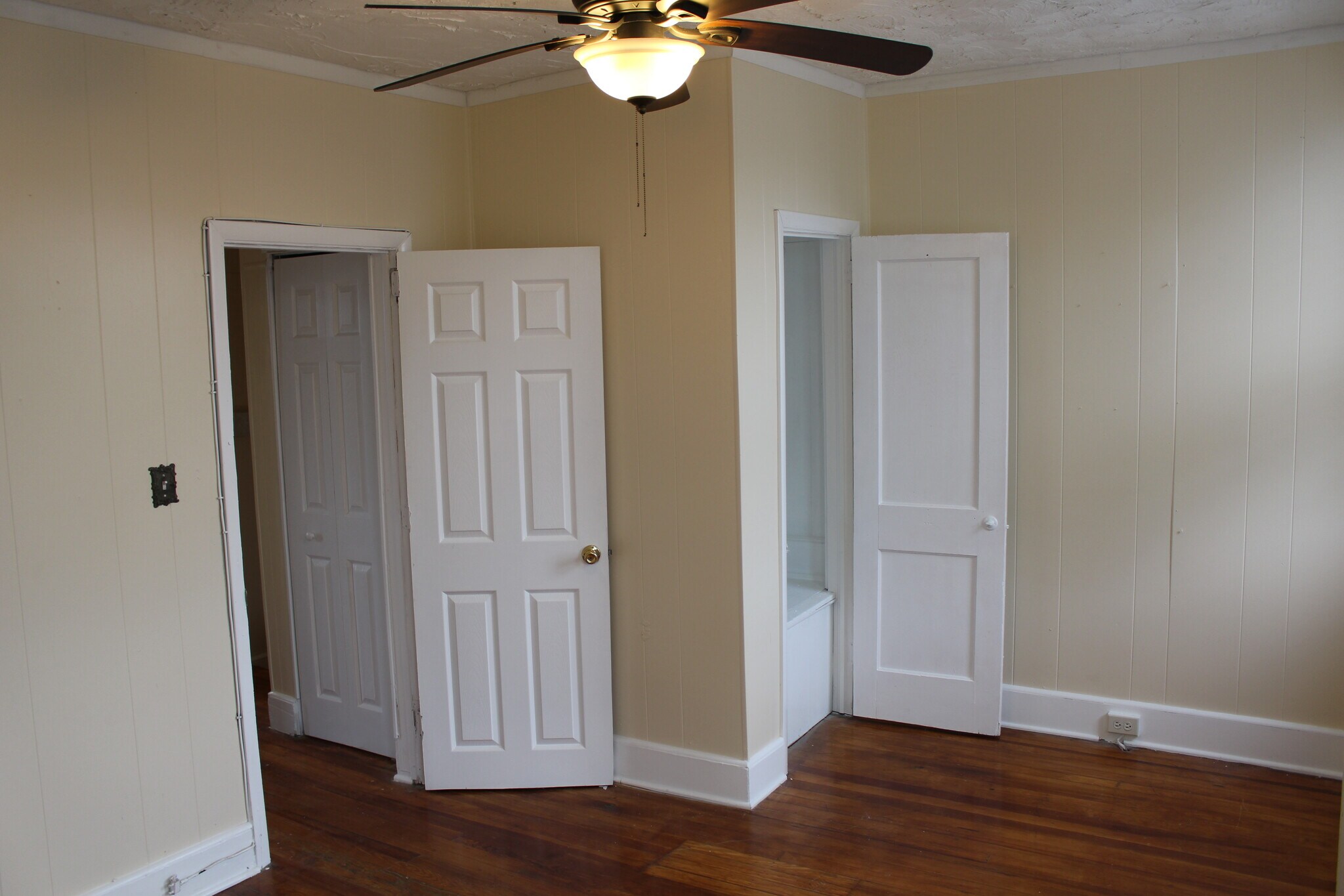Building Photo - 2817 Sunset Dr