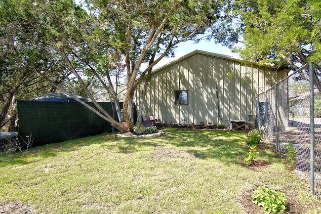 Building Photo - 110 Real Woods View E