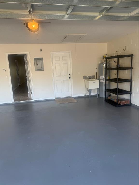 Building Photo - 8741 Village Green Blvd