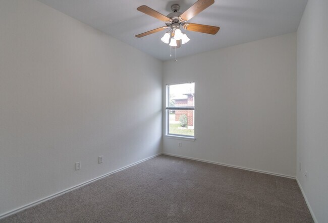 Building Photo - 702 Pampas Ricas Dr