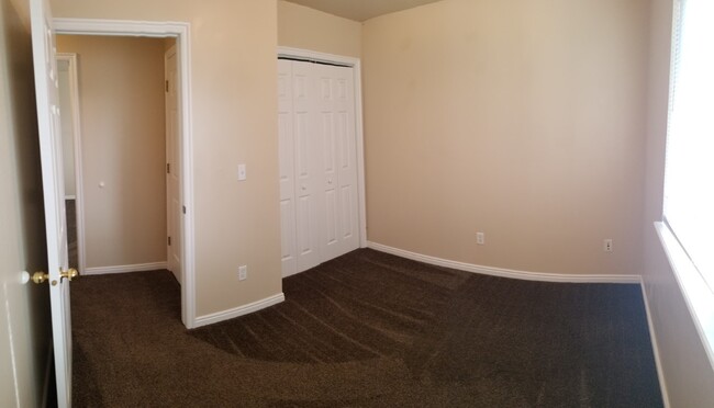 Building Photo - 2 bed, 1 bath at Brentwood