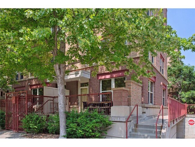 Building Photo - 600 N 2nd St