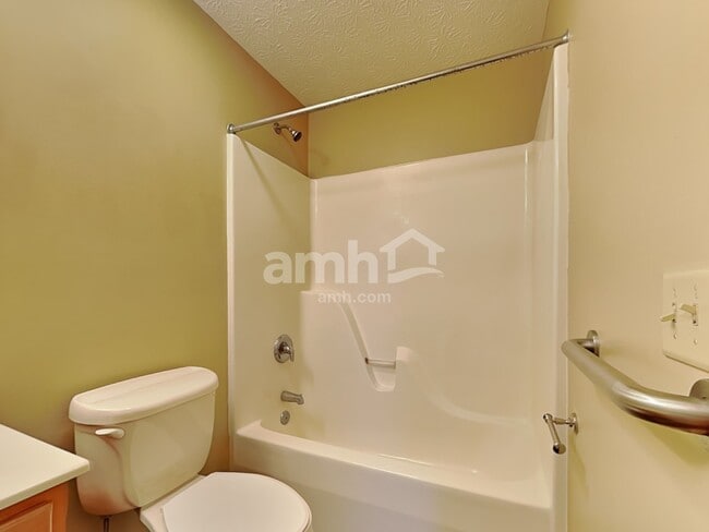 Building Photo - 2160 Schwinn Ave