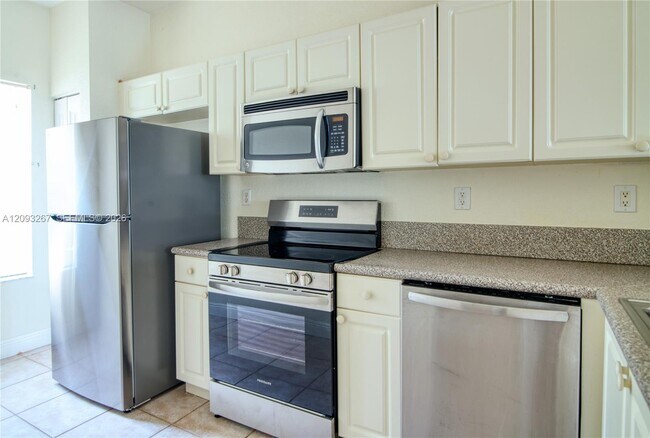 Building Photo - 4928 SW 140th Terrace