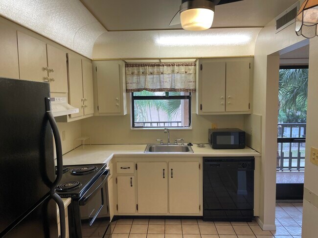 Building Photo - 4760 Lucerne Lakes Blvd