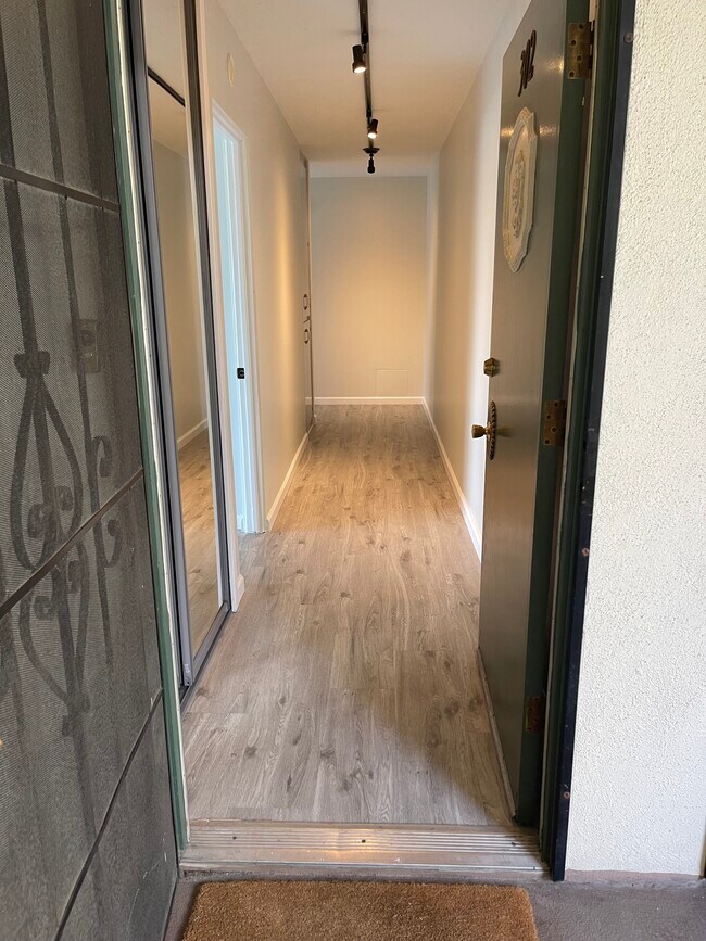 Private entry hallway - 1187 E 3rd St
