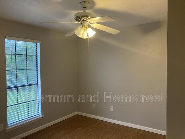 Building Photo - 267 Sioux Ct