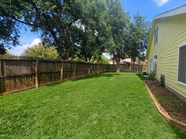 Building Photo - 10526 Chapel Hill Dr