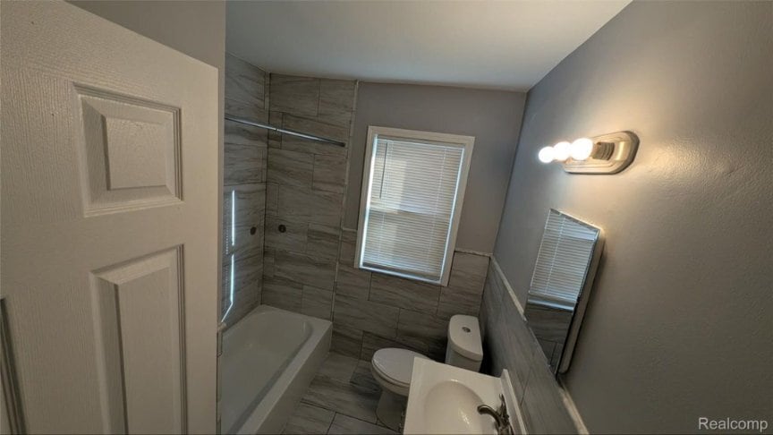 Building Photo - 21338 Pembroke Ave