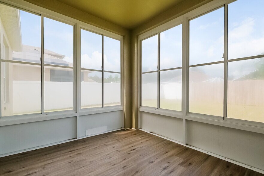 Building Photo - 18211 Hollyhills Way