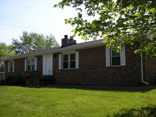 Building Photo - 2516 Edgehill Pl
