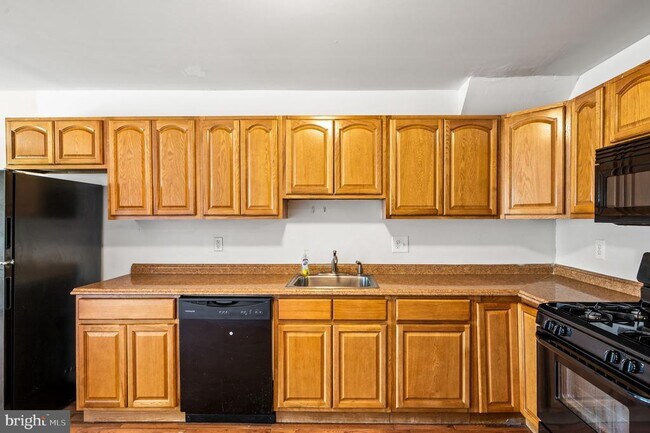 Building Photo - 1216 S 45th St
